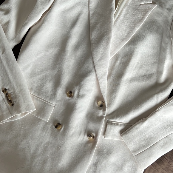 Aritzia Wilfred white blazer - never worn - Picture 3 of 5